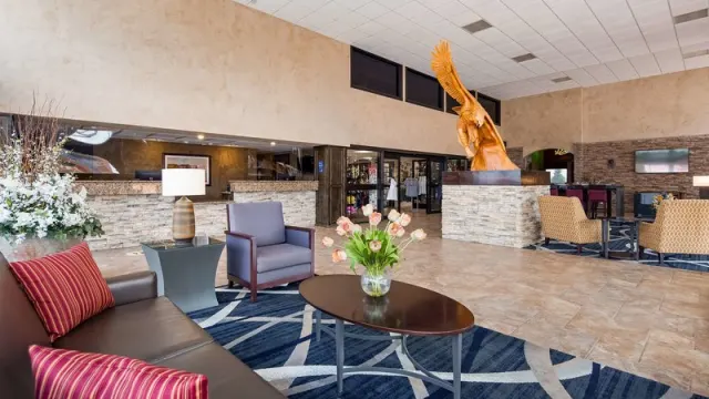 Best Western Plus Raton Hotel - photo 3