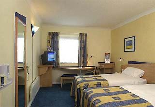 Holiday Inn Express Newport - photo 3