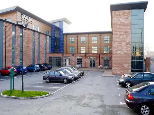 Holiday Inn Manchester - Central Park - photo 3