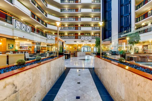 Embassy Suites Louisville – Foto 4