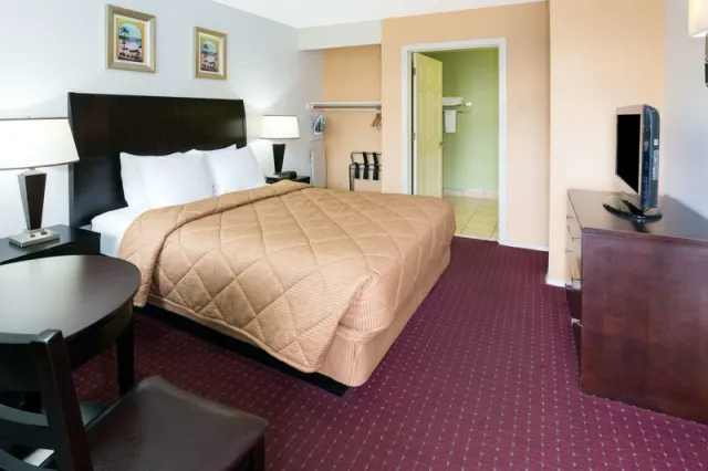 Days Inn by Wyndham Newport - photo 3