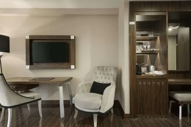 Ramada Hotel & Suites by Wyndham Istanbul Sisli - foto 3