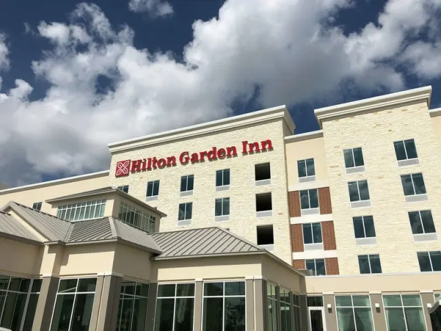 Hilton Garden Inn Houston Hobby Airport - photo 2