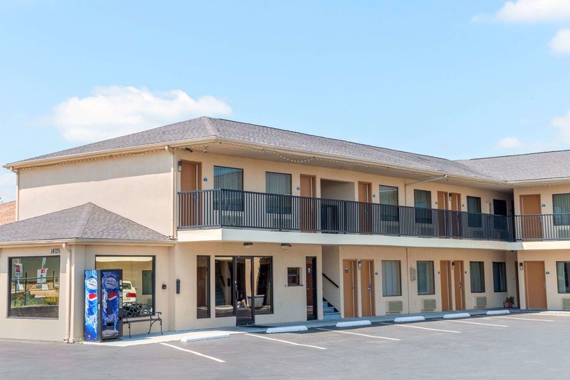 Days Inn by Wyndham St. Robert Waynesville/Ft. Leonard Wood - photo 1