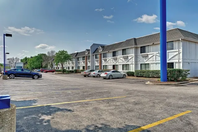 Motel 6 Chicago North - Glenview - photo 3