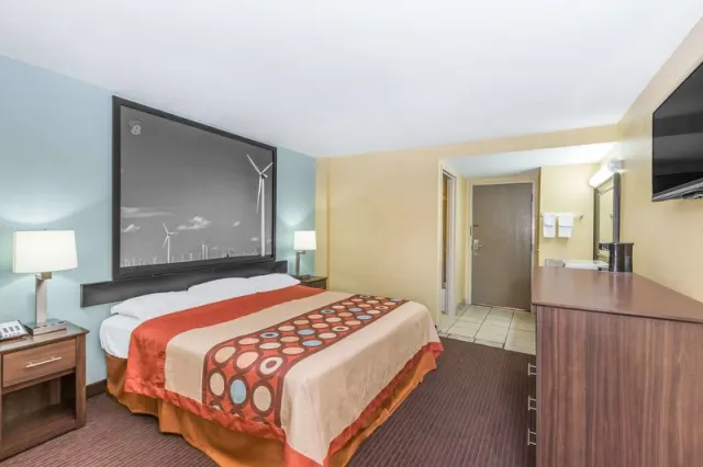 Super 8 by Wyndham Wichita Airport - photo 4