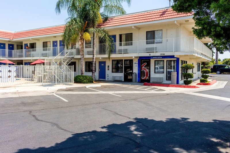 Motel 6 Bakersfield Convention Center - photo 1