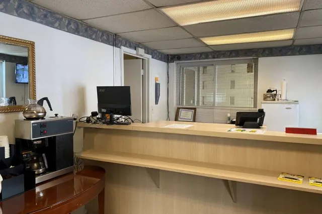 Travelodge By Wyndham Rockford South - photo 2