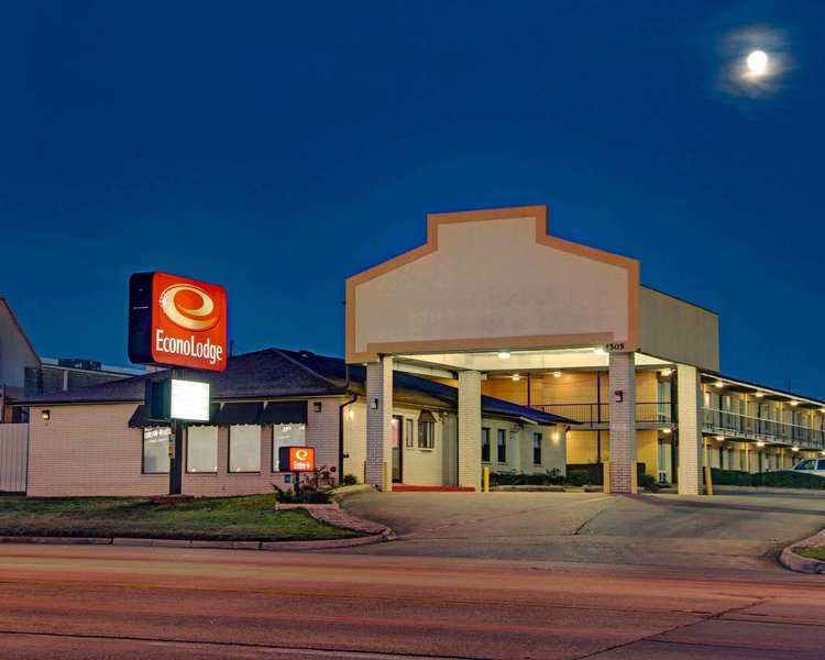 Econo Lodge Texarkana I-30 - photo 1