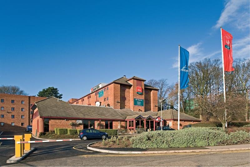 ibis London Luton Airport - photo 1