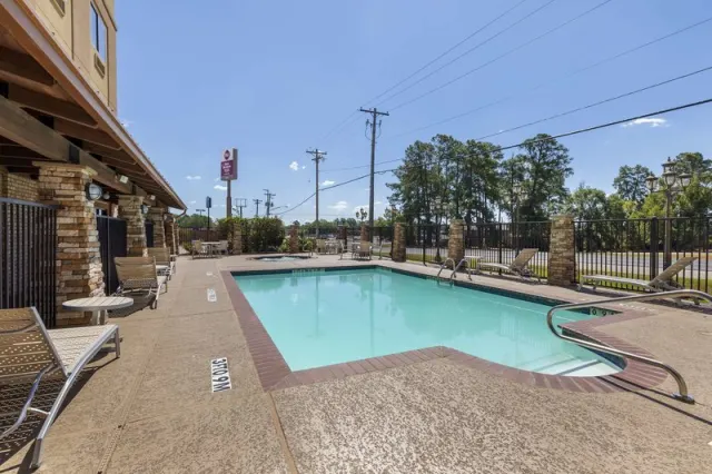 Best Western Plus Classic Inn  Suites - photo 3