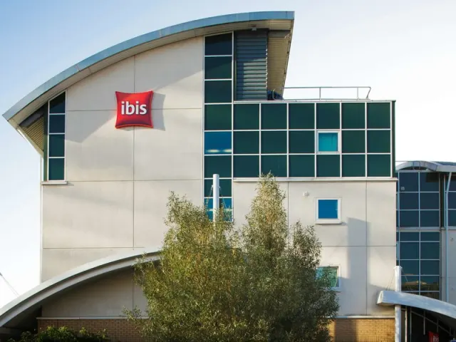 ibis Cardiff Hotel - photo 2