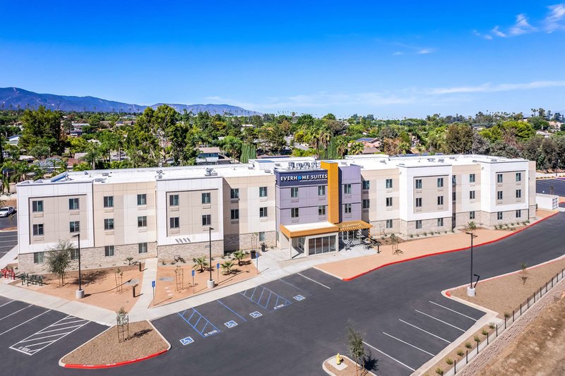 Everhome Suites Corona - foto 1
