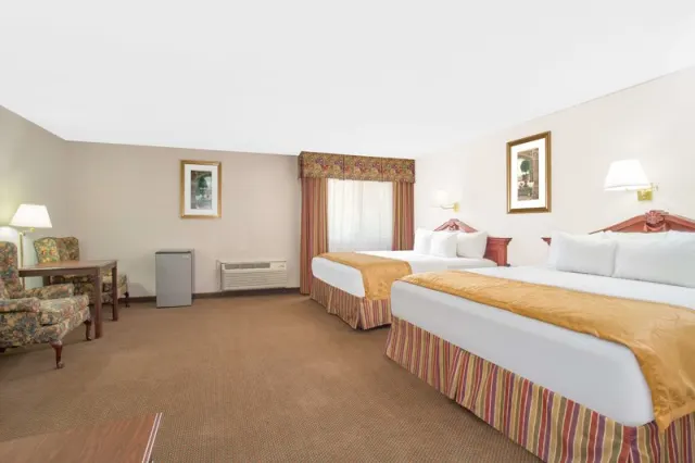 Days Inn & Suites by Wyndham Red Rock-Gallup - photo 4