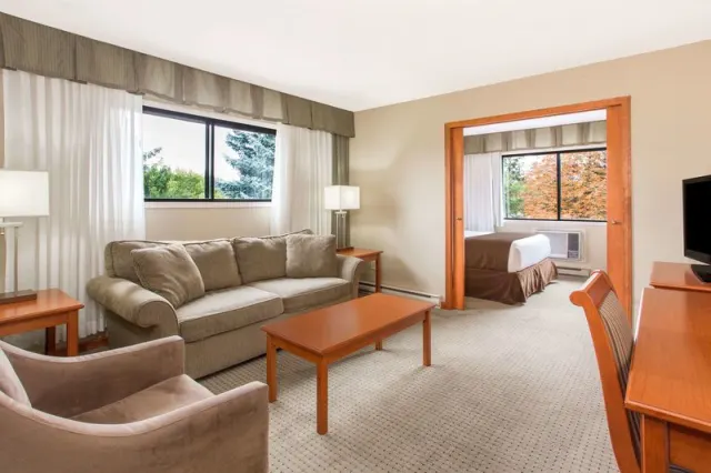 Ramada by Wyndham Kelowna Hotel & Conference Center - รูปภาพที่ 2