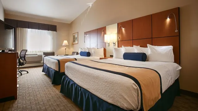 Best Western Plus Silver Saddle Inn - photo 4