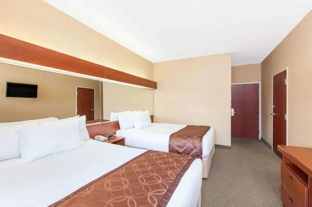 Microtel Inn & Suites by Wyndham Rogers - photo 3