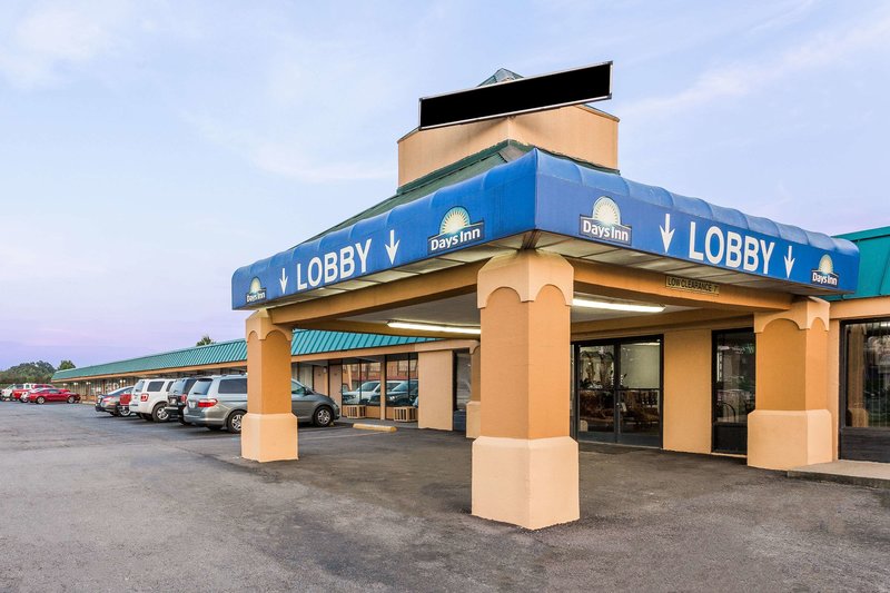 Days Inn by Wyndham Dickson - photo 1