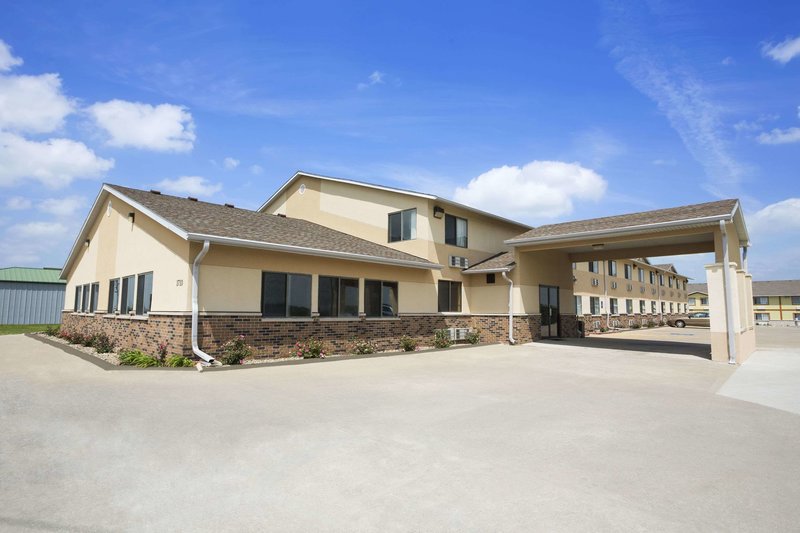Super 8 by Wyndham Cameron - photo 1