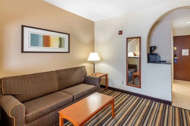 Comfort Suites - foto 3