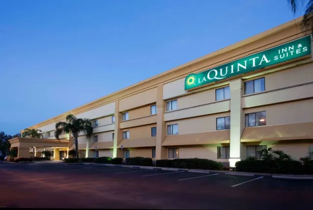La Quinta Inn & Suites by Wyndham Tampa Fairgrounds - Casino - photo 4