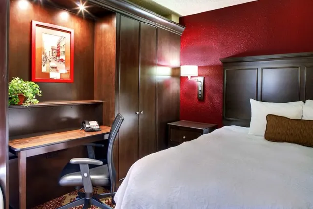 Hampton Inn NashvilleVanderbilt - photo 4