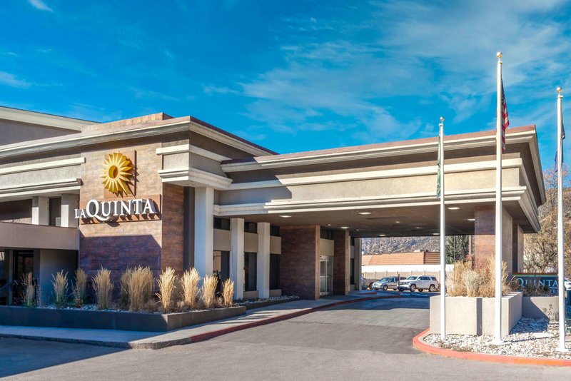 La Quinta Inn  Suites by Wyndham Glenwood - photo 1