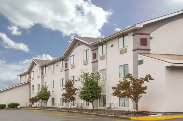 Super 8 by Wyndham Summersville - photo 2