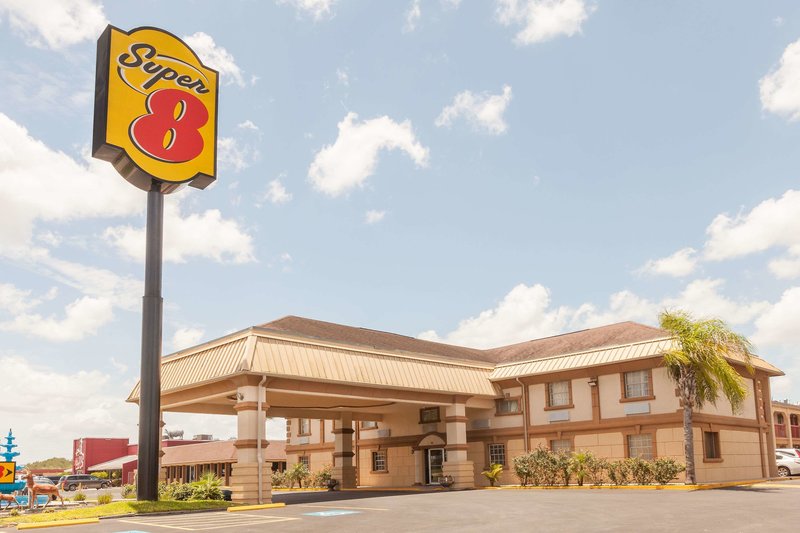 Super 8 by Wyndham Kingsville - photo 1