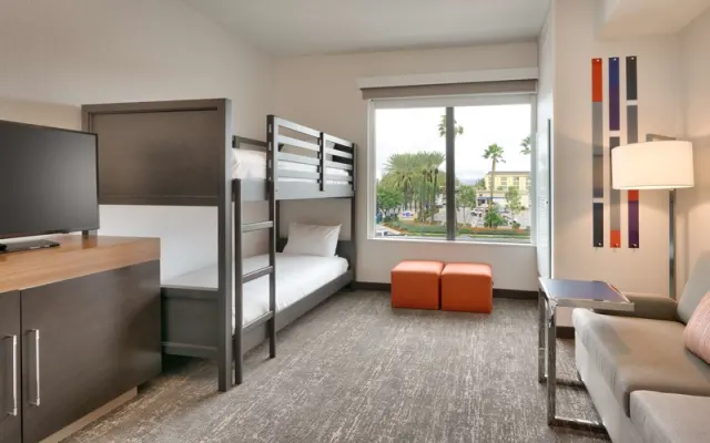Hampton Inn & Suites Anaheim Resort Convention Center - foto 2
