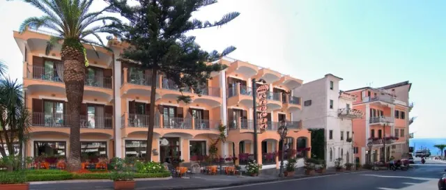 Hotel Santa Lucia - photo 4