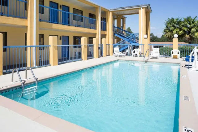 Days Inn by Wyndham Enterprise - photo 2