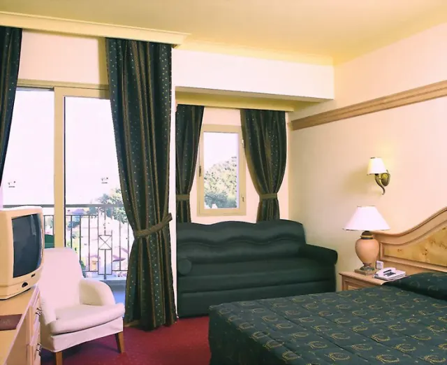 Grand Cettia Hotel - photo 2