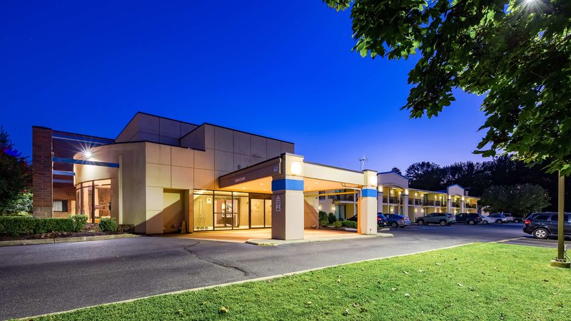 The Hub Middletown A Best Western Signature Hotel - photo 1