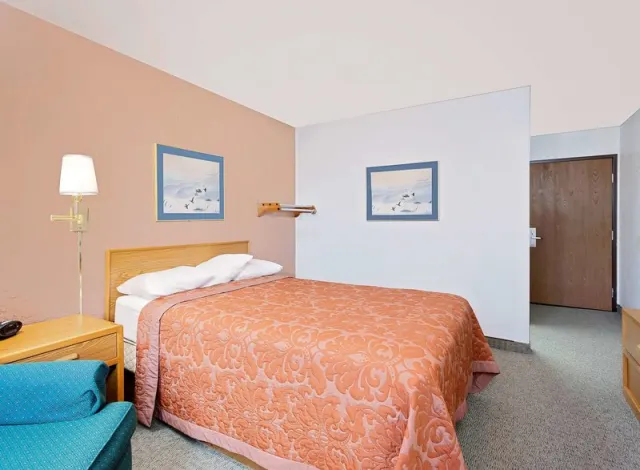 Super 8 by Wyndham Cut Bank - photo 4
