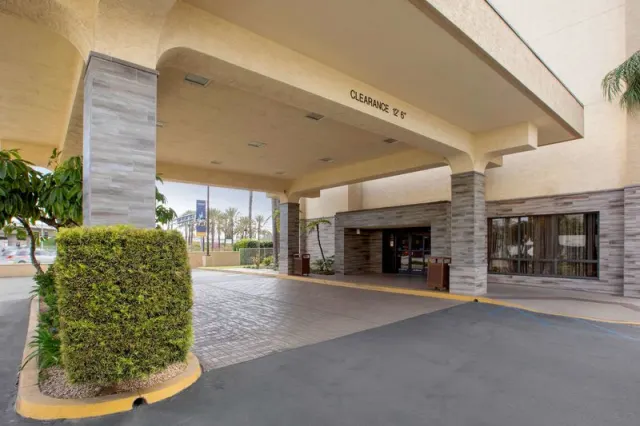 Comfort Inn Anaheim Resort - photo 2