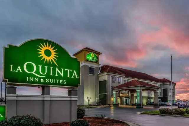 La Quinta Inn & Suites by Wyndham Canton MS - photo 3