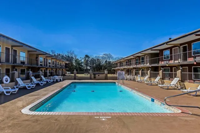 Econo Lodge Lavonia I-85 - photo 3