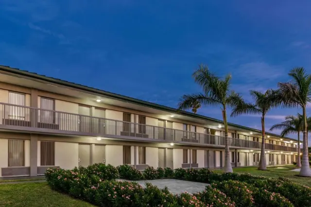 Ramada by Wyndham Sarasota Waterfront, Florida