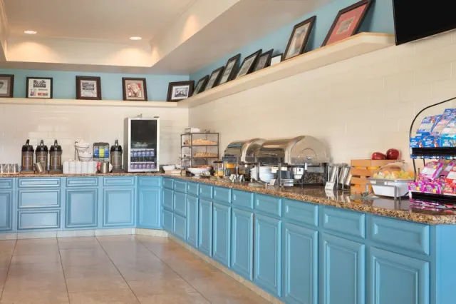 Country Inn  Suites by Radisson Pineville LA - photo 3