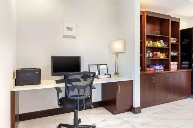 Days Inn and Suites by Wyndham Oxford, Oxford