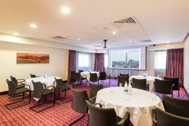 DoubleTree by Hilton Hotel London Heathrow Airport - photo 4