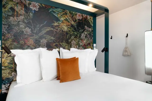 YOTEL Manchester Deansgate - photo 2