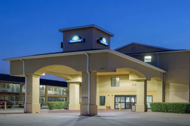 Days Inn by Wyndham Dallas Garland West - photo 3