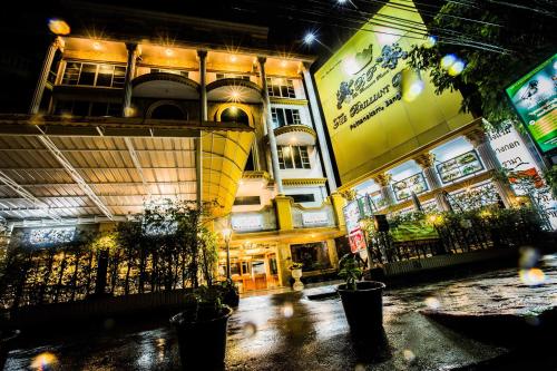 The Brilliant Palace - photo 1