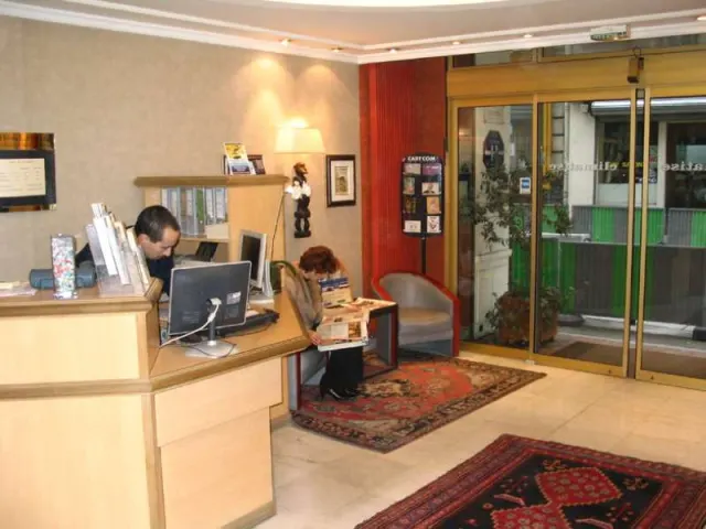 Mercure Paris Opera Grands Boulevards Hotel - photo 2