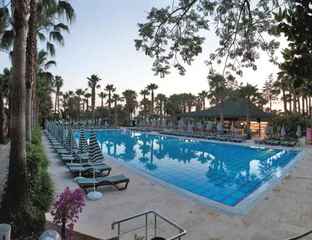 Meryan House Hotel - photo 2