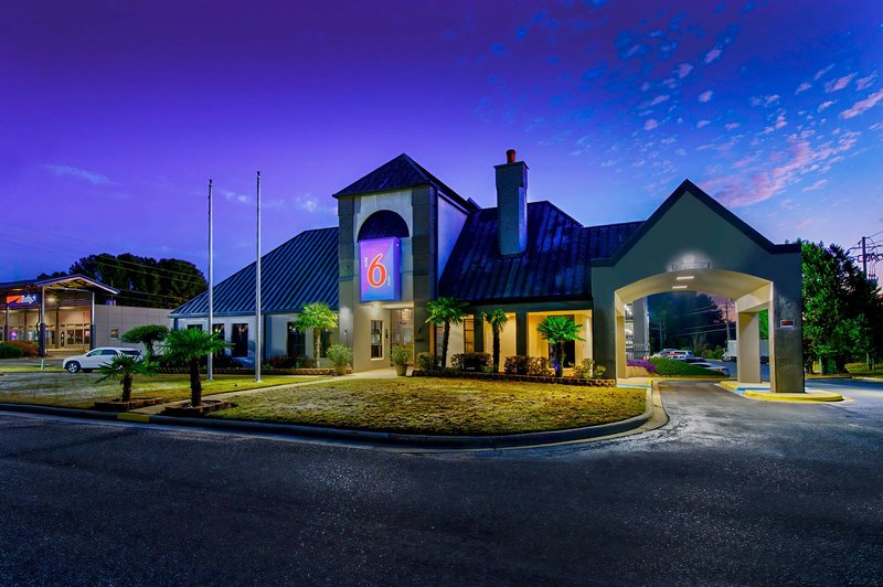 HomeTown Hotel - fotografija 1