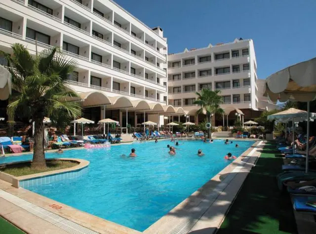 K Maris Hotel - photo 2
