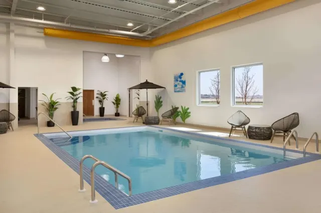 Microtel Inn & Suites by Wyndham Weyburn - photo 3